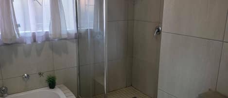 House, 1 Bedroom, Smoking, Garden View | Bathroom