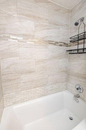 Hair dryer, towels, soap, toilet paper - 2-bedroom house in fabulous Bella Vista with AC and charm (Bella Vista)
