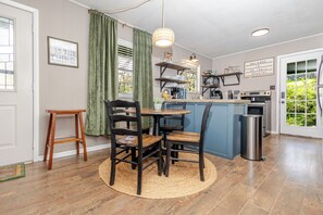 Dining - 2-bedroom house in fabulous Bella Vista with AC and charm (Bella Vista)