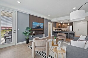 Living area - Skyhouse by Stylish Stays (Salt Lake City)