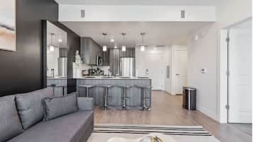 Apartment, 1 Katil Raja (King) dengan Katil Sofa, Non Smoking, Kitchenette | Makan dalam bilik