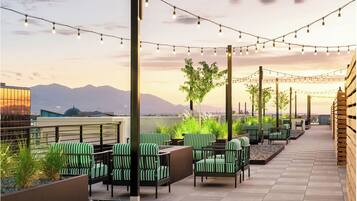 Tempat makan outdoor