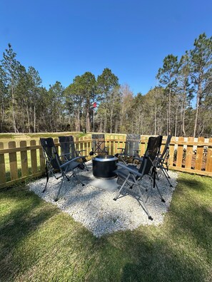 Property grounds - Brand new, pond front 2-bedroom cottage with AC in delightful Samson (Samson)