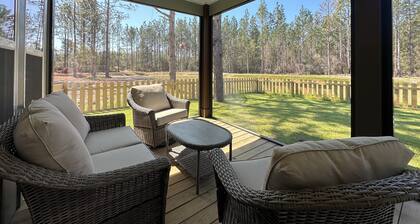 Brand new, pond front 2-bedroom cottage with AC in delightful Samson