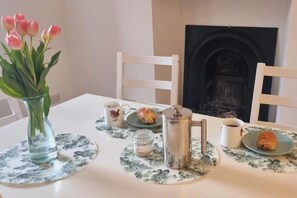Dining - Spacious Coastal Cottage for 8–10 | Sea Views | Walkers & Family Groups Welcome (Portpatrick)