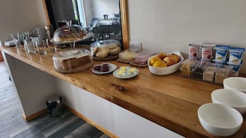 Habitació bàsica, balcó, vistes al port | Servei de restauració