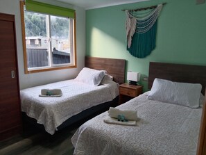 Basic Double Room | Free WiFi - Hotel Boutique CasaBlanca (Puerto Cisnes)