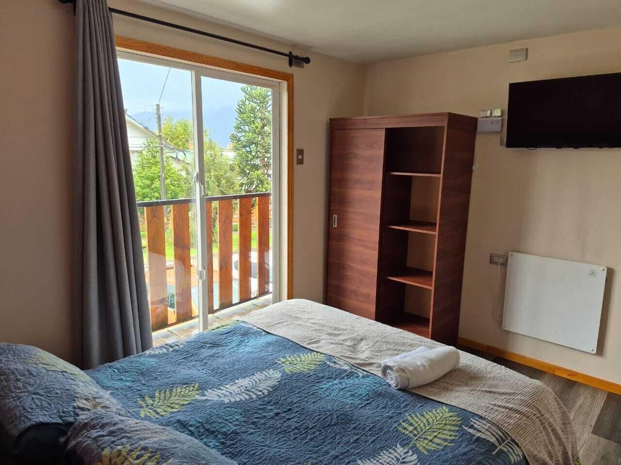 Quarto básico, sacada, vista para o porto | Wi-Fi de cortesia