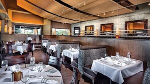 Dining - Oceanside Pier Resort 2BR – Ocean Views & Beach Walks (Oceanside)