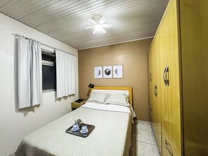 Basic Room, 1 Double Bed, Shared Bathroom - Hospedaria Brasiliana (Curitiba)