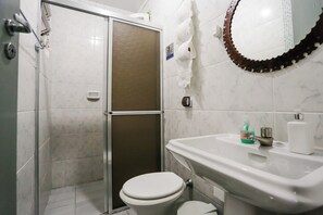 Kahden hengen perushuone, tupakointi kielletty | Kylpyhuone