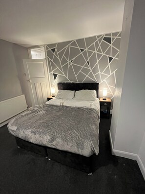2 bedrooms, iron/ironing board, WiFi, bed sheets - Cosy Stay | Great Location | Pet Friendly (Coventry)