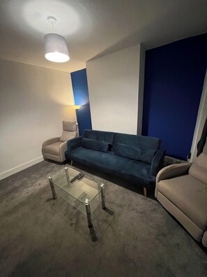 Living area - Cosy Stay | Great Location | Pet Friendly (Coventry)