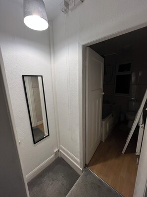 Hair dryer, towels, soap, toilet paper - Cosy Stay | Great Location | Pet Friendly (Coventry)