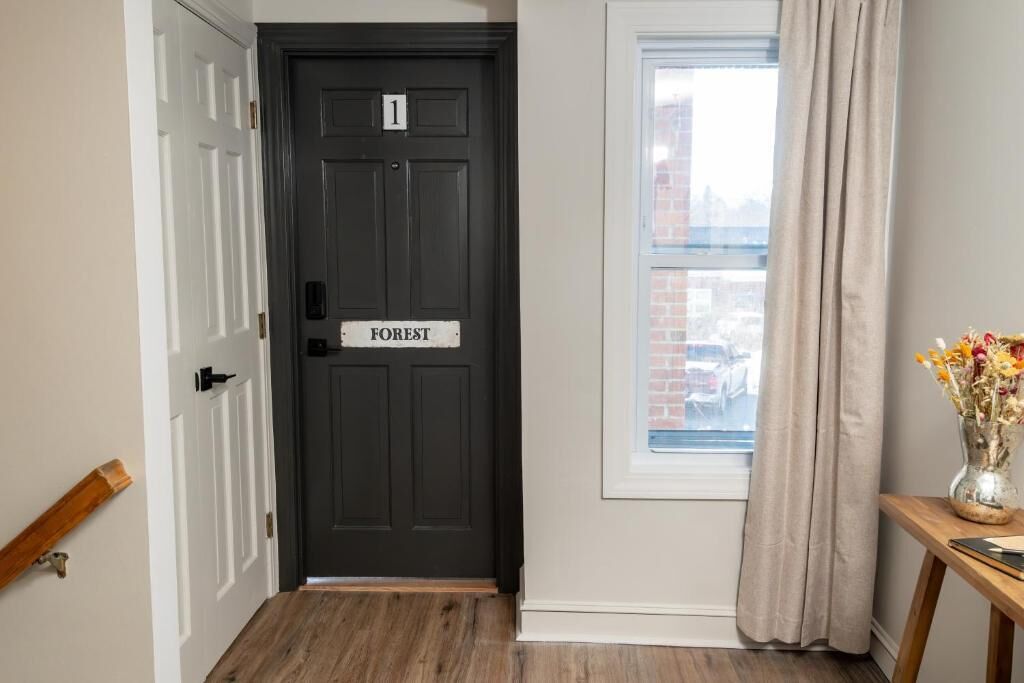 Deluxe Single Room, 1 King Bed | Interior