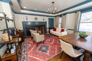 Deluxe enkelrum - 1 kingsize-säng | Vardagsrum