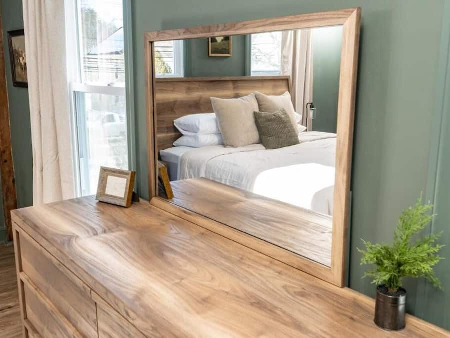 Deluxe Single Room, 1 King Bed | Desk, laptop workspace, iron/ironing board, free WiFi