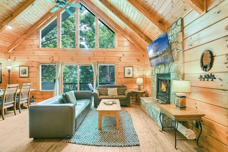 TV, fireplace, foosball. Lake Lure Lodge in the Trees Sleeps Eight