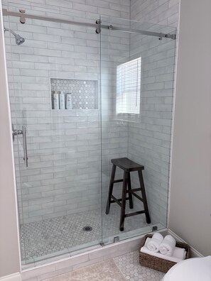 Shower, hair dryer, towels, soap -  Deer Sanctuary Pasture Views & Total Relaxation (Statham)
