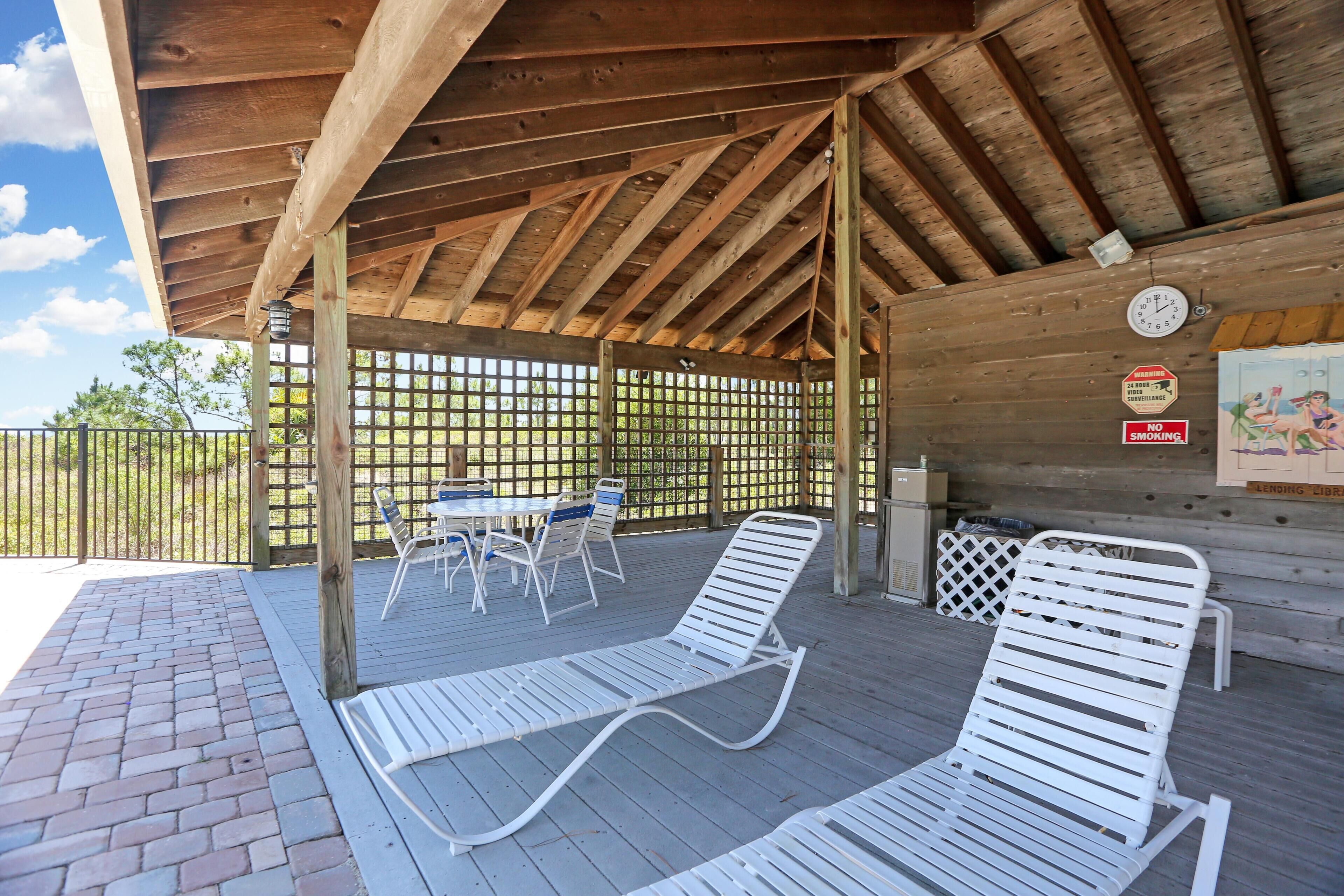 House, 1 Queen Bed with Sofa bed (Boardwalk 13) | Outdoor dining