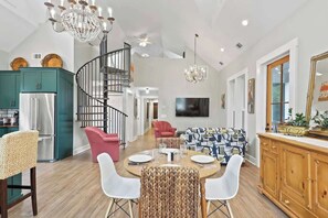 Interior - Isle of Hope Cottage w Historic Charm & Location! (Savannah)