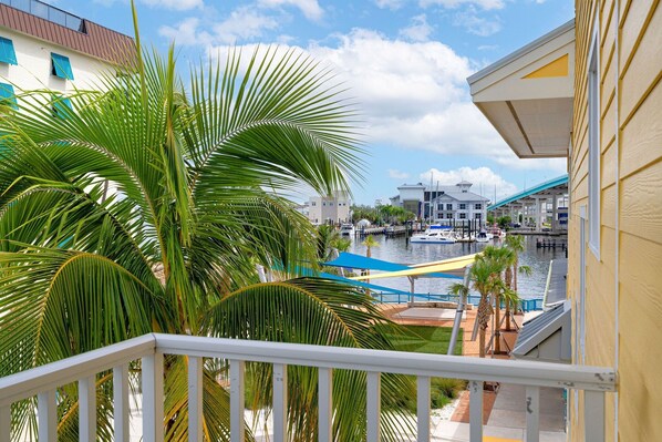 Terrace/patio - Harbour House #305 "Island Time Harbour" (Fort Myers Beach)