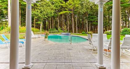 Sagamore Sanctuary! ~ Pool & Hot Tub ~ Private Oasis ~ Close to Beaches