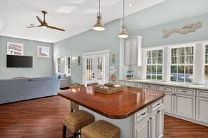 Dining - Sagamore Sanctuary! ~ Outdoor Oasis ~ 1.6 Private Acres ~ Close to Beaches (Bourne)