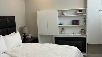 1 bedroom, in-room safe, iron/ironing board, free WiFi