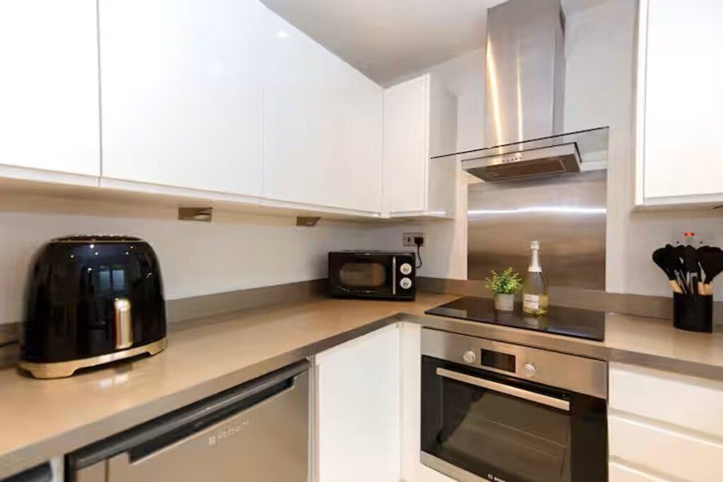 Fridge, oven, stovetop, toaster