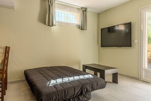 2 slaapkamers, een strijkplank/strijkijzer, reisbedje, wifi