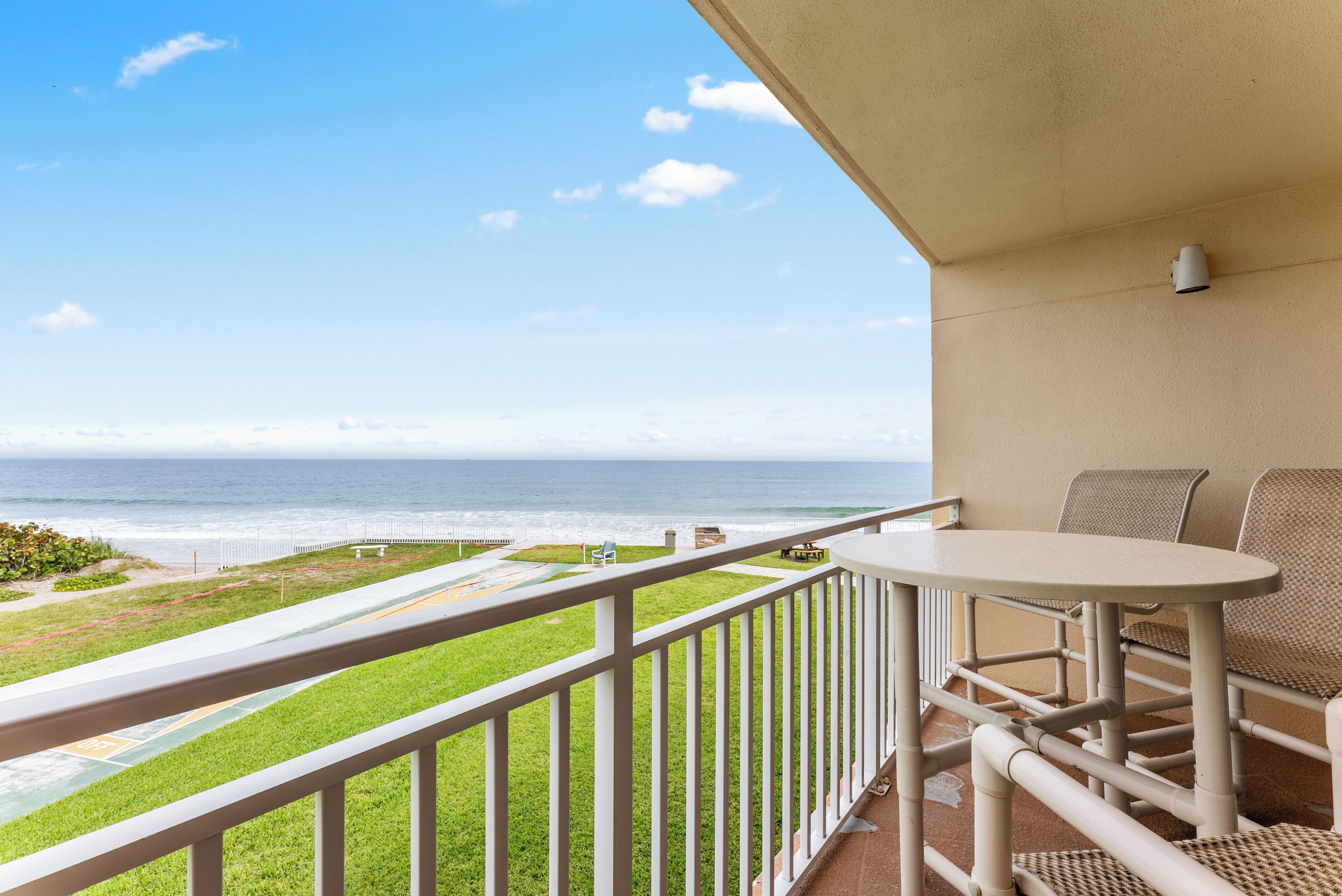 Apartment (2 Bedrooms) | Balcony