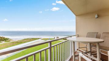 Apartment (2 Bedrooms) | Balcony