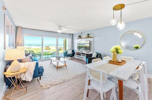 Oceanfront Condo with Walk-Out Patio, Unit #103 | Zona de estar | Una televisión