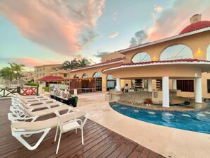 Pool - Beachfront Studio | Sea View | Pool, Gym, Beach (Cancún)