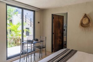 1 bedroom, iron/ironing board, WiFi, bed sheets - Boutique Cancun Studio - King Bed, Near Mercado 28 (Cancún)