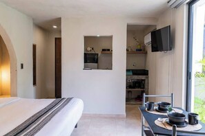 1 bedroom, iron/ironing board, WiFi, bed sheets - Boutique Cancun Studio - King Bed, Near Mercado 28 (Cancún)