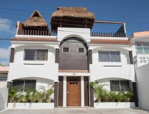 Exterior detail - Central Cancun Apt - Shared Rooftop Terrace (Cancún)
