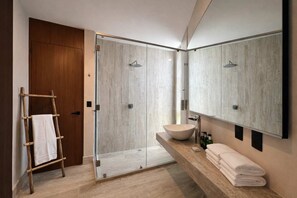 Shower, shampoo - Eco-Luxury 3BR | Private Rooftop Pool, Cancun (Cancún)