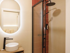 Shower, hair dryer - Sant Josep - Holiday Apartment Rental in Girona | Bravissimo (Girona)