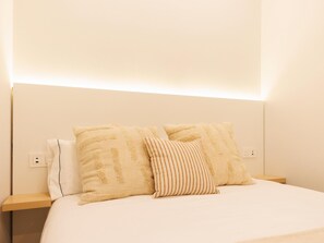1 bedroom, iron/ironing board, Internet, bed sheets - Sant Josep - Holiday Apartment Rental in Girona | Bravissimo (Girona)