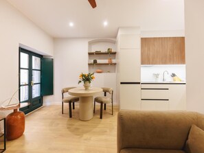 Interior - Sant Josep - Holiday Apartment Rental in Girona | Bravissimo (Girona)