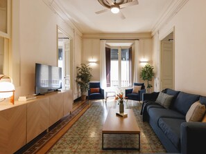 Living area - Ciutadans B - Holiday Apartment Rental Girona | Bravissimo (Girona)