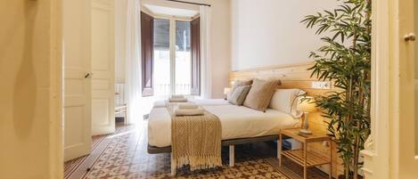 4 habitaciones, tabla de planchar con plancha, internet y ropa de cama