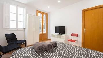 1 chambre, fer et planche à repasser, accès au Wi-Fi (inclus)