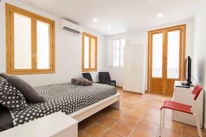 1 chambre, fer et planche à repasser, Wi-Fi gratuit, draps fournis