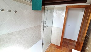 シャワー、ヘアドライヤー、タオル、石鹸