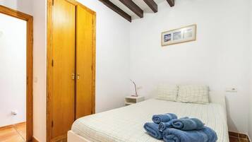 2 dormitorios, tabla de planchar con plancha, wifi gratis y ropa de cama