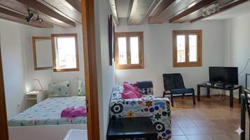 2 chambres, fer et planche à repasser, Wi-Fi gratuit, draps fournis