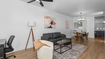 Appartement, 2 slaapkamers, niet-roken, patio | Woonruimte